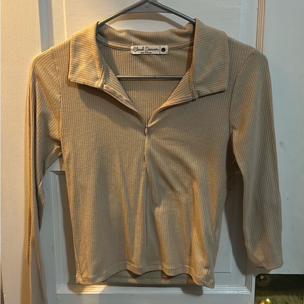 Crop long sleeve.